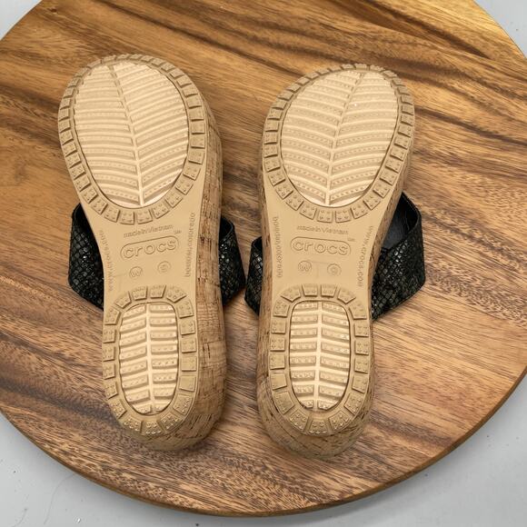 Crocs Leigh Sandals Womens 9 Black Snakeskin Wedge Beachy Resort Cruise Vacation - Picture 7 of 8